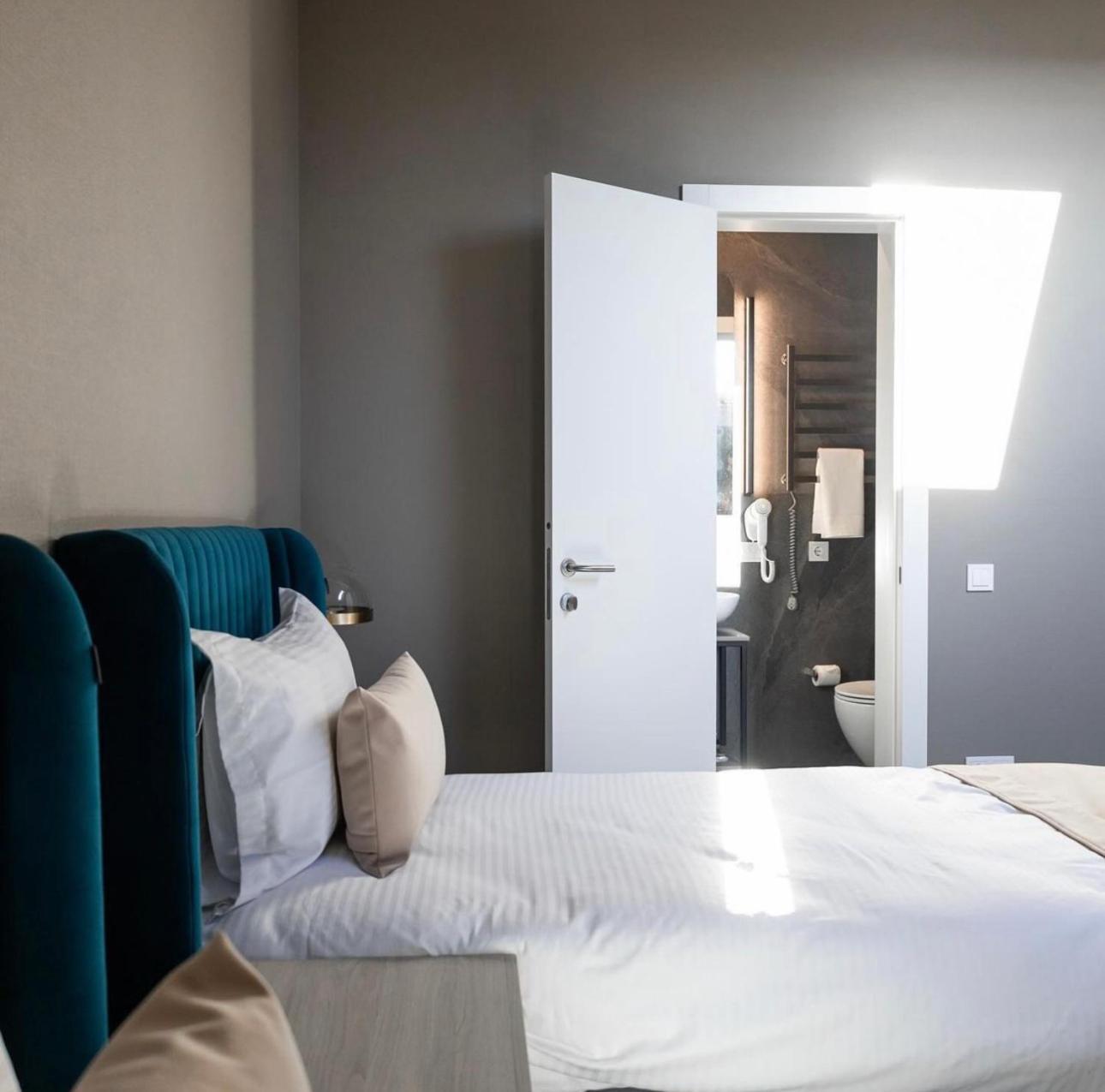 R.Hotel Чернівці Екстер'єр фото